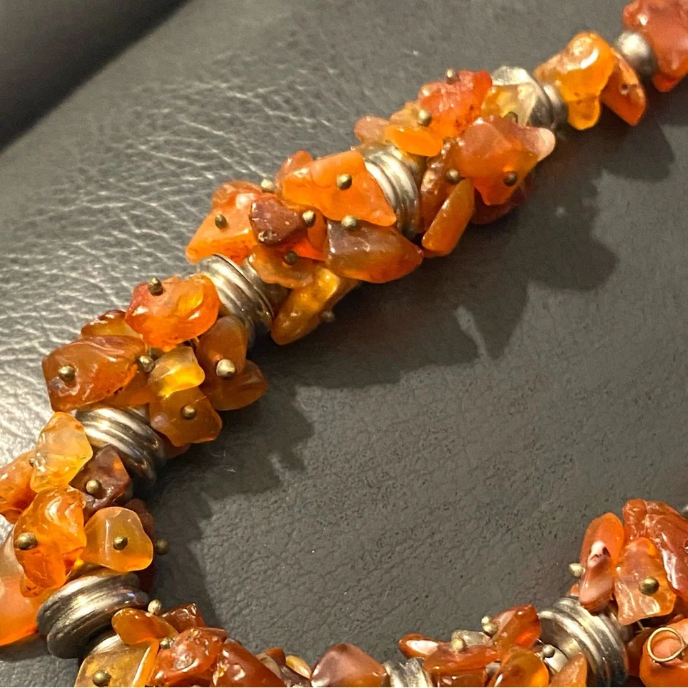 Elegant Carnelian Chip Beaded Chocker Style Necklace Silver Tone Spacer Beads